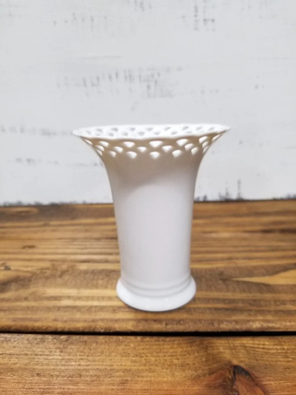 Mikasa Accents Bridal Lace White Glass Vintage Flower Vase